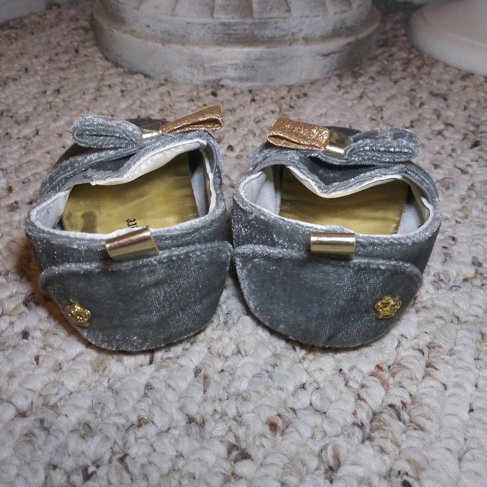 3/$18 Juicy Couture Gray & Gold Velvet Crib Shoes - Picture 3 of 6